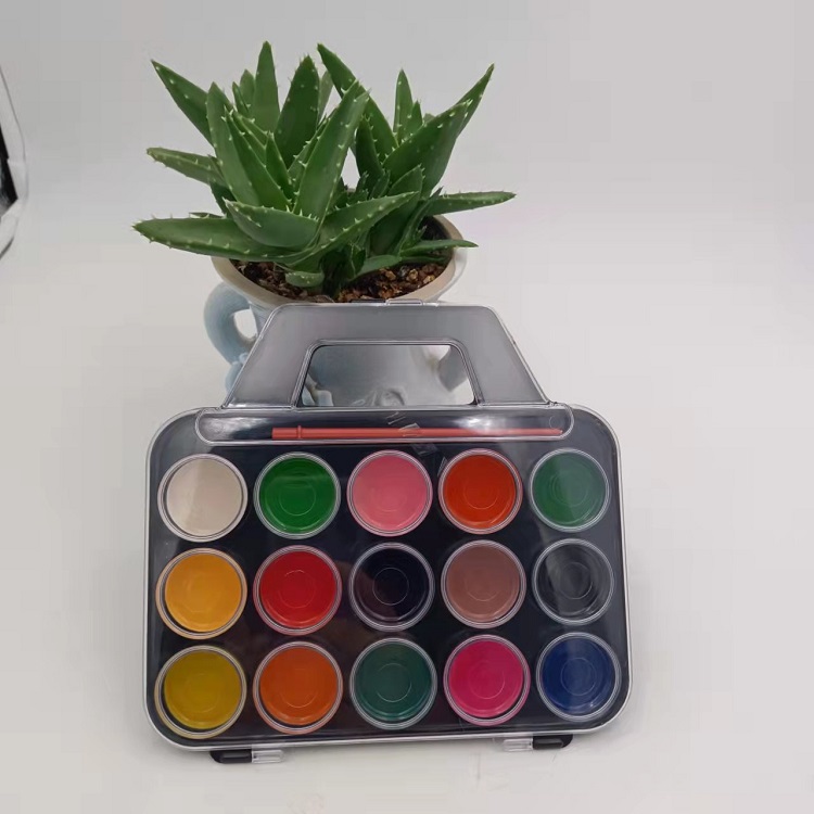 Aplicação de pintura em aquarela sólida